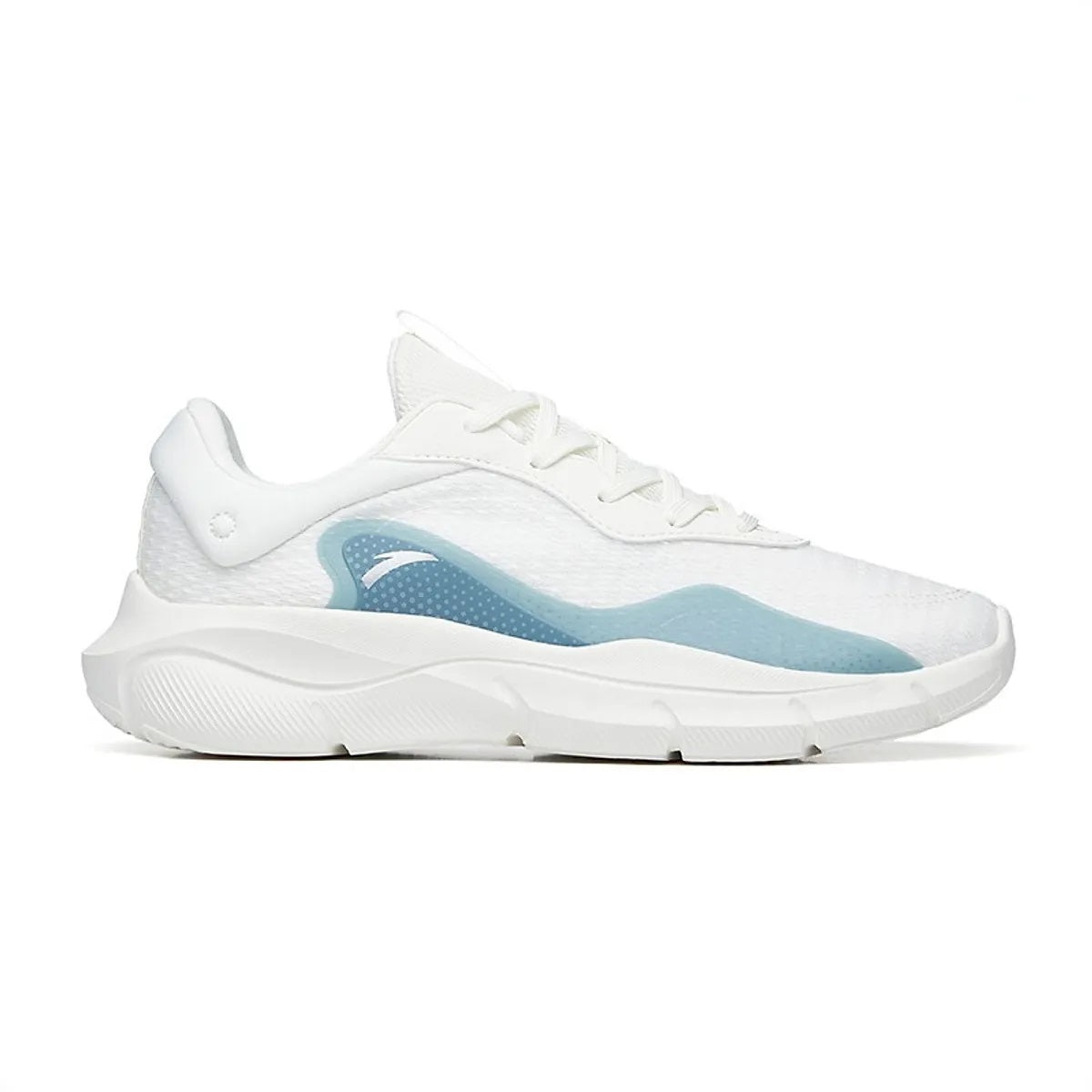 CROSS-TRAINING SHOES