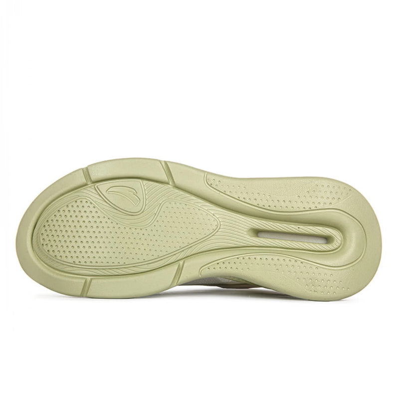 CROSS-TRAINING SHOES