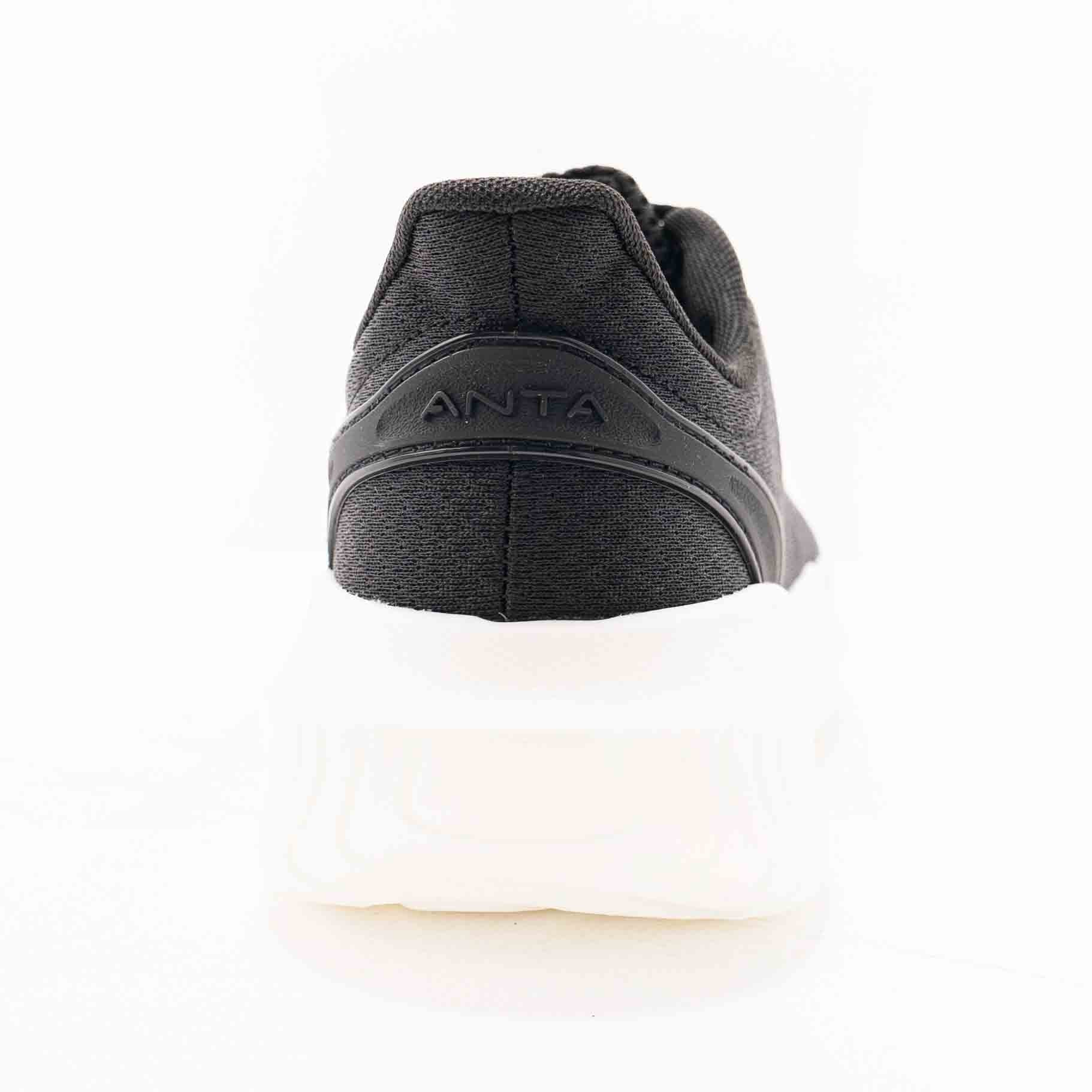 CROSS-TRAINING SHOES