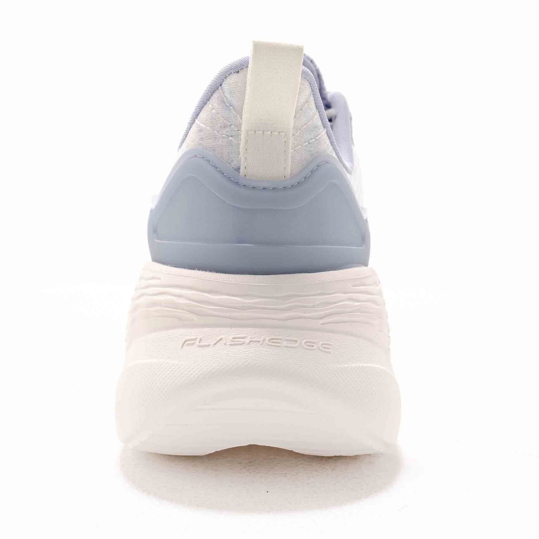 CROSS-TRAINING SHOES