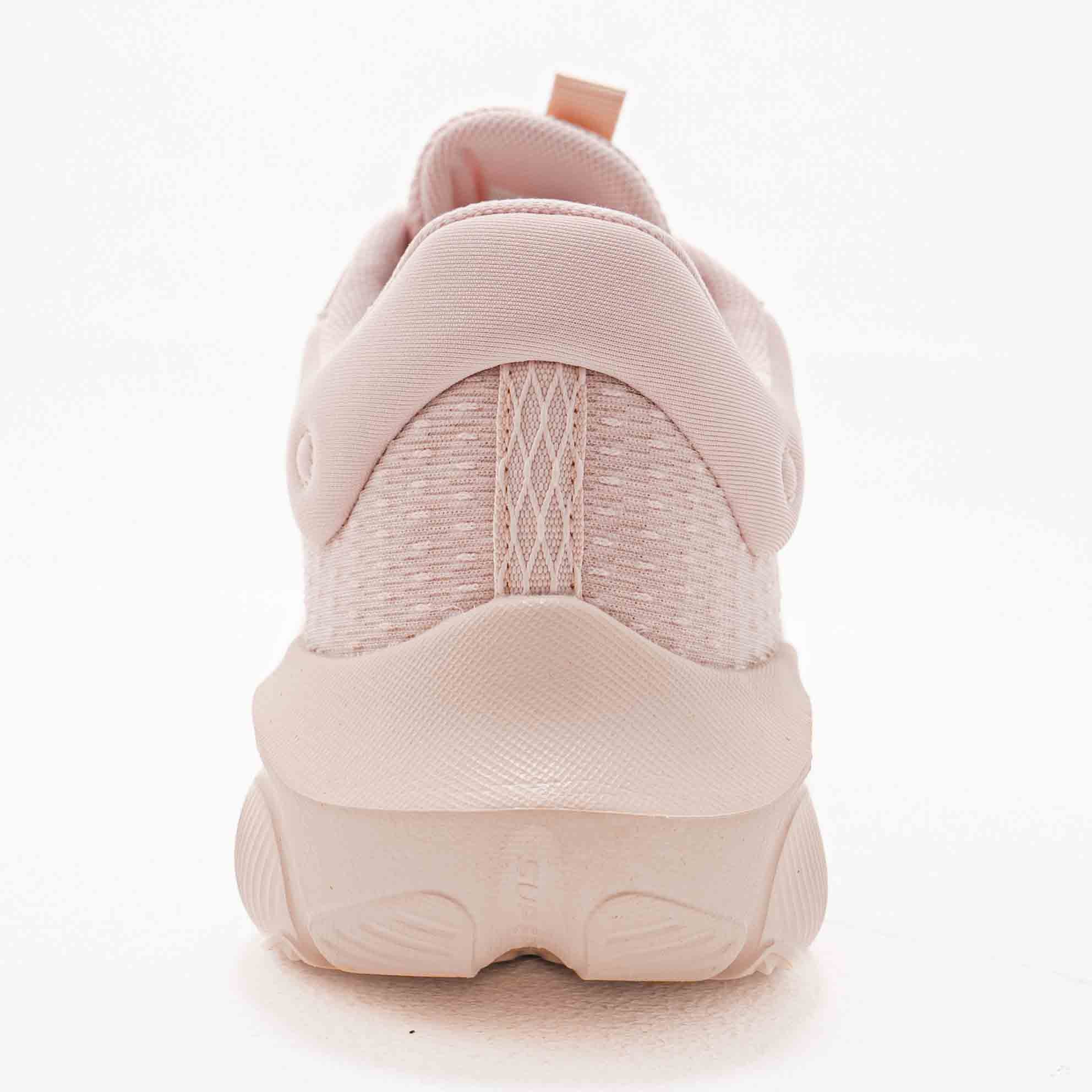 CROSS-TRAINING SHOES