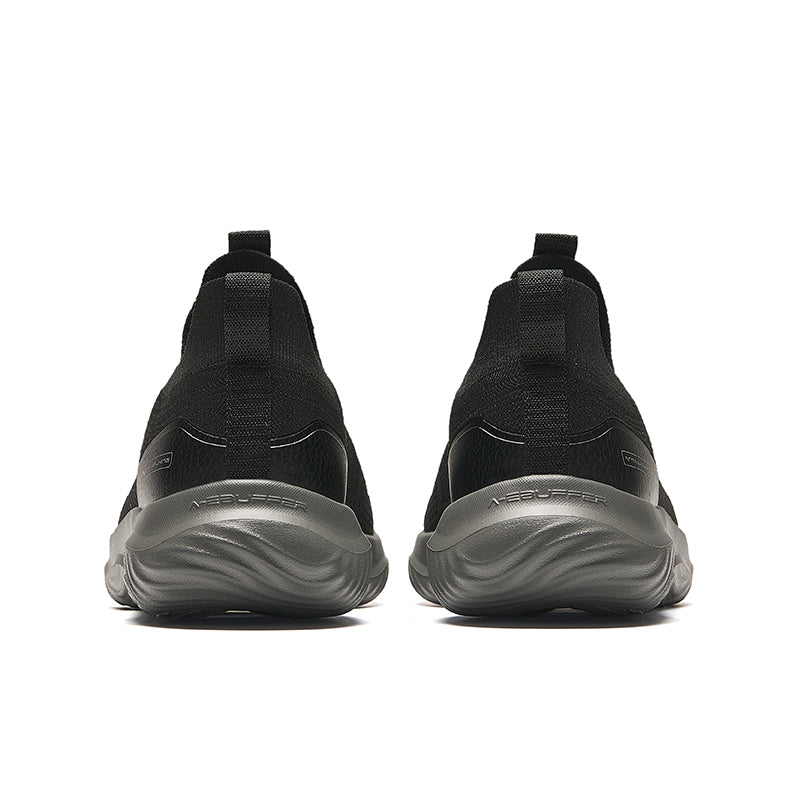 CROSS-TRAINING SHOES