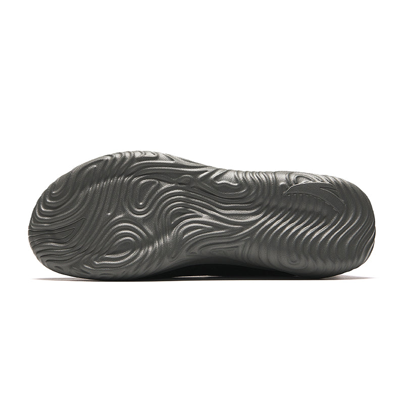 CROSS-TRAINING SHOES