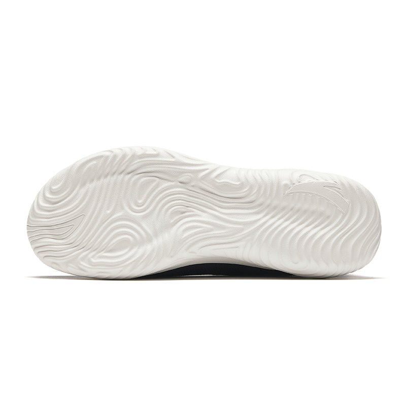 CROSS-TRAINING SHOES