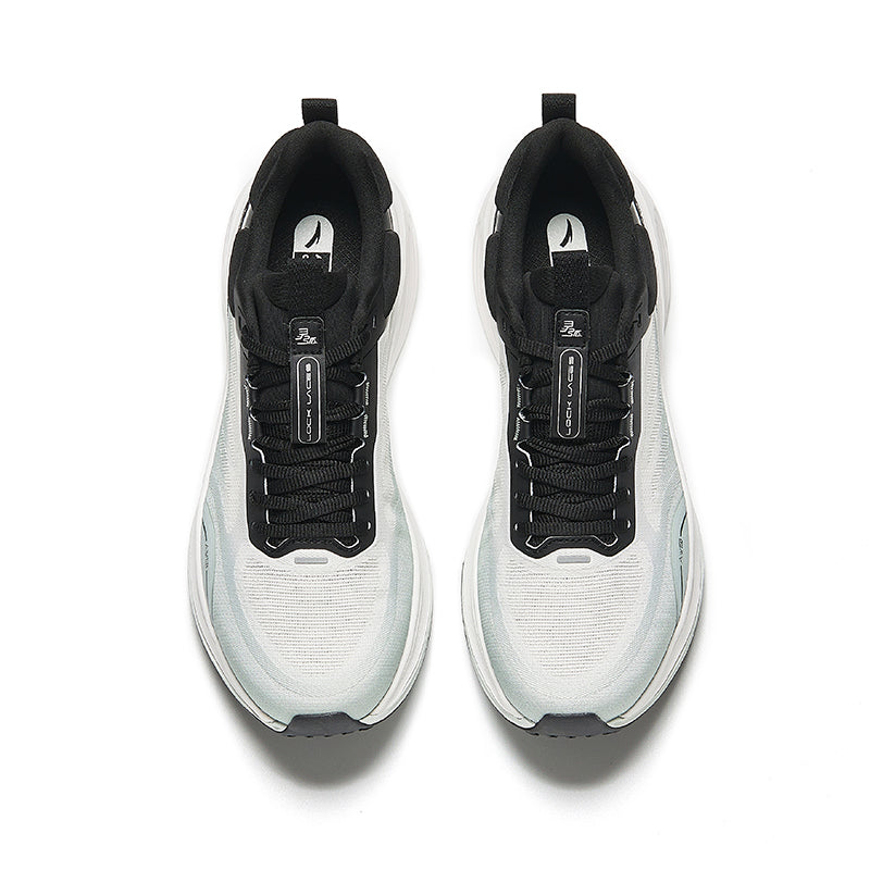 CROSS-TRAINING SHOES