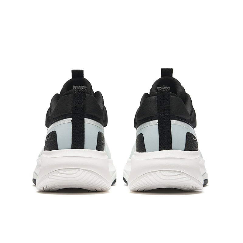 CROSS-TRAINING SHOES