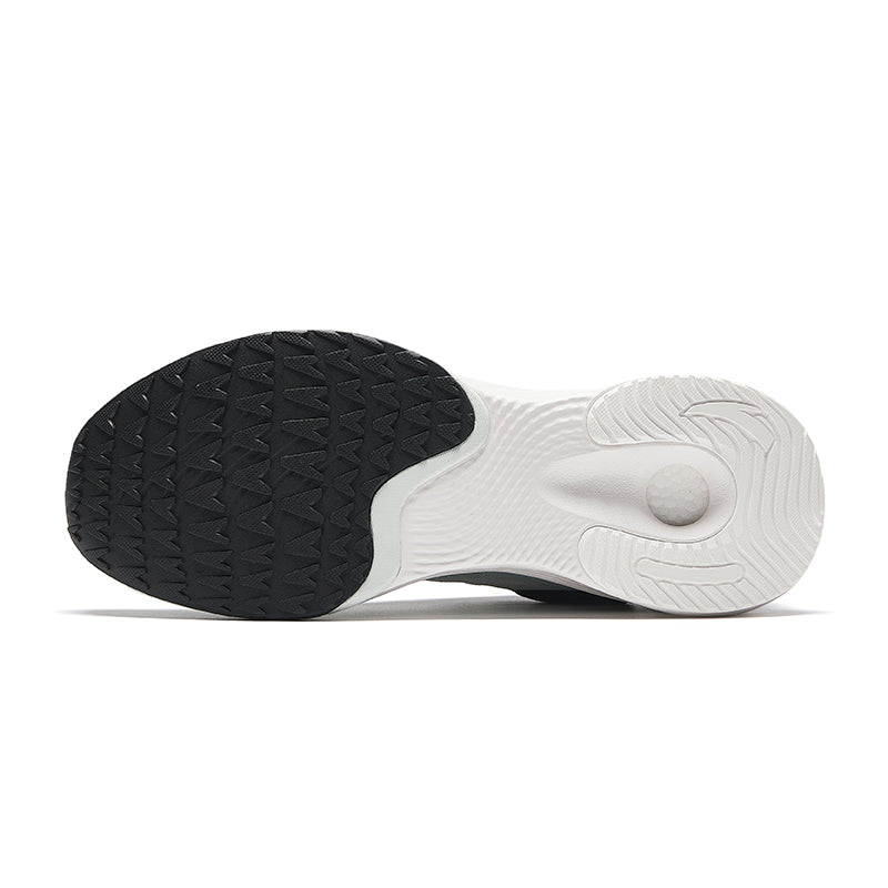 CROSS-TRAINING SHOES