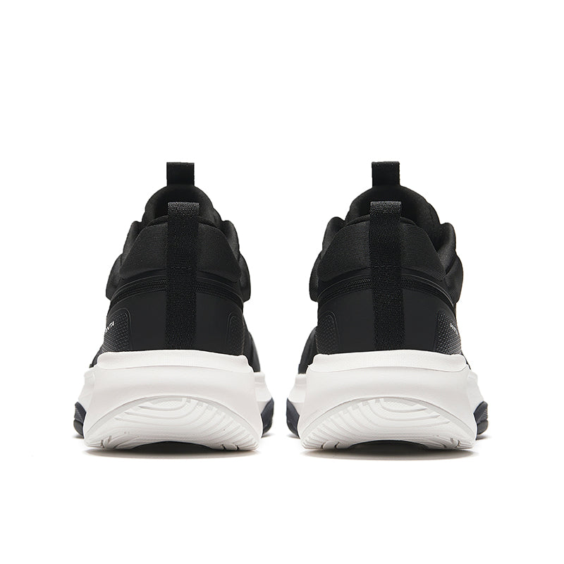 CROSS-TRAINING SHOES