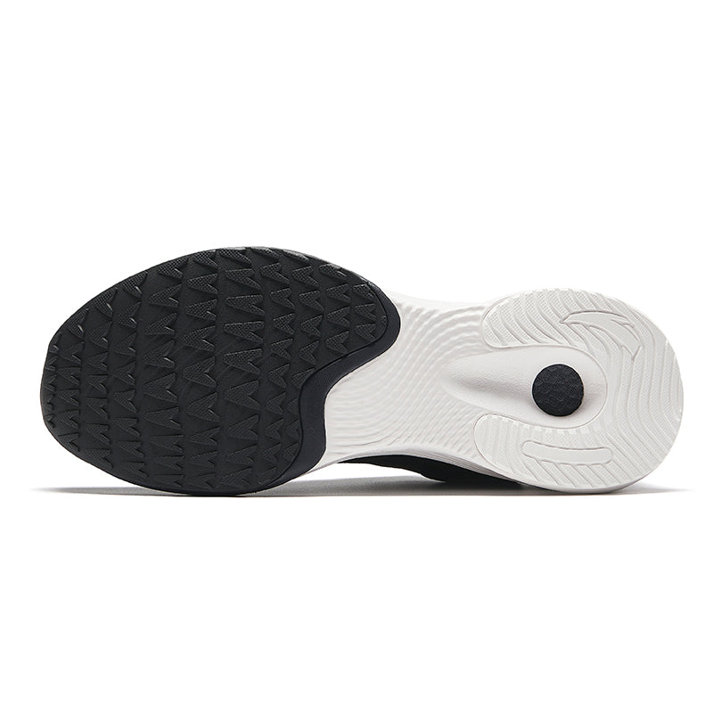 CROSS-TRAINING SHOES