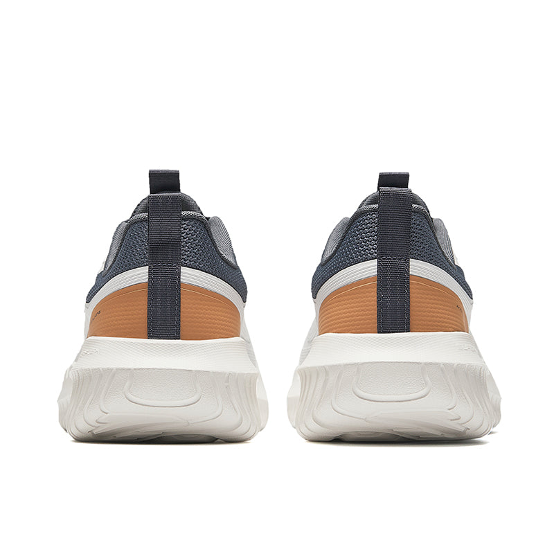 CROSS-TRAINING SHOES