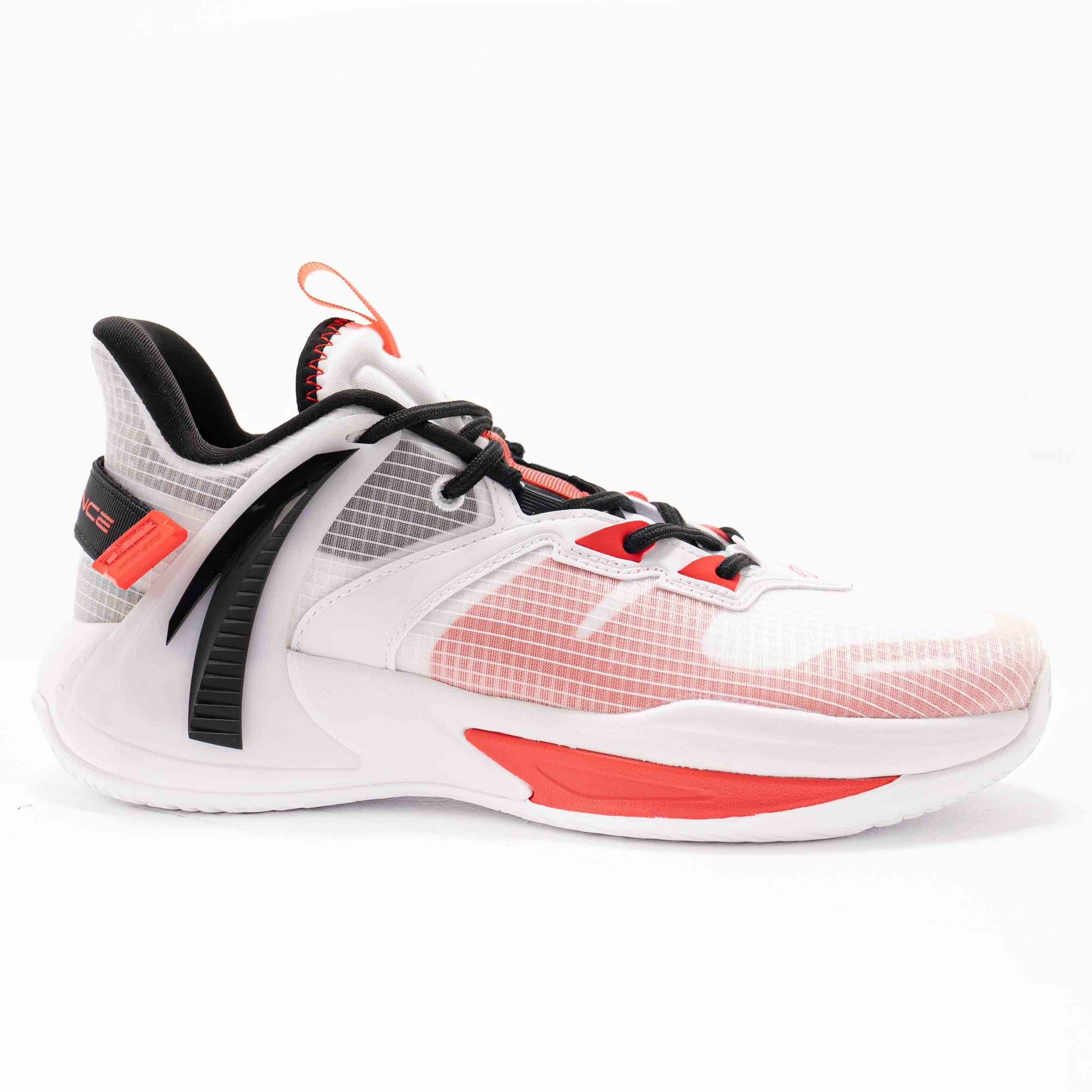 BASKETBALL SHOES