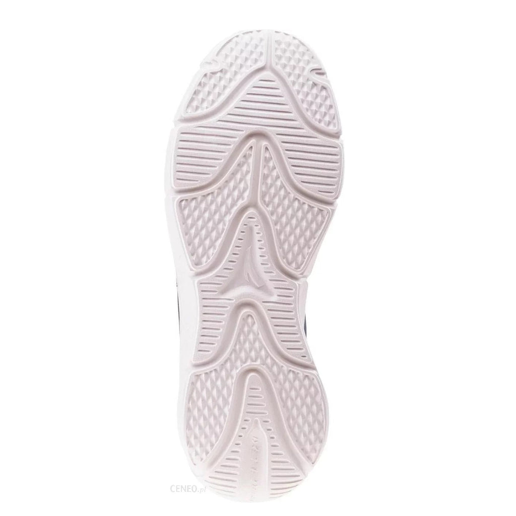 CROSS-TRAINING SHOES