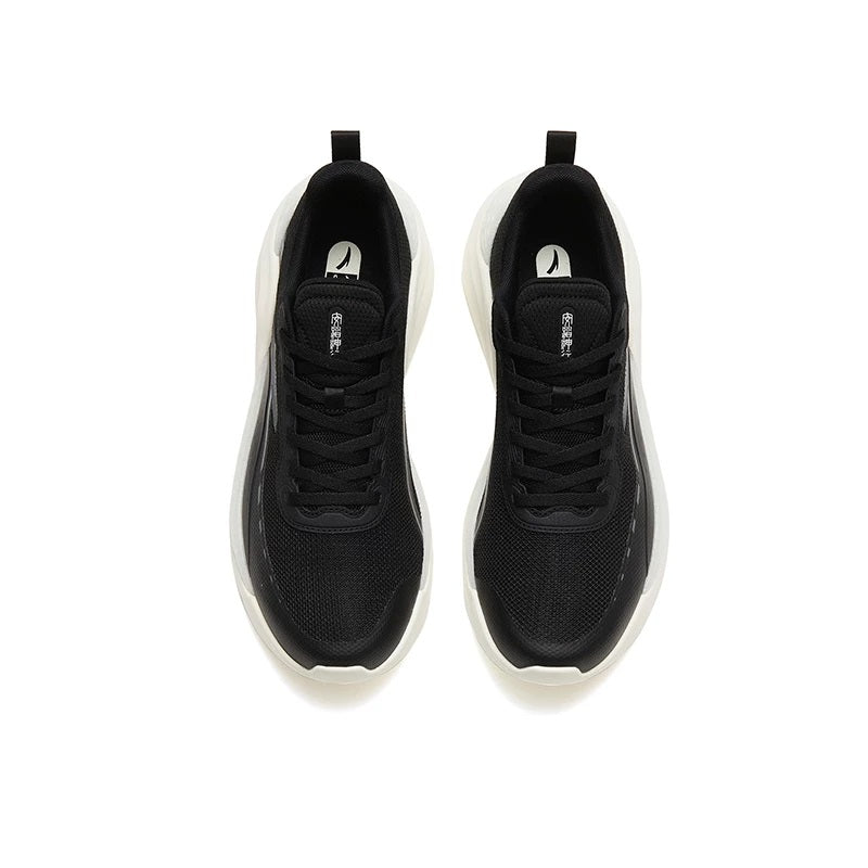 CROSS-TRAINING SHOES