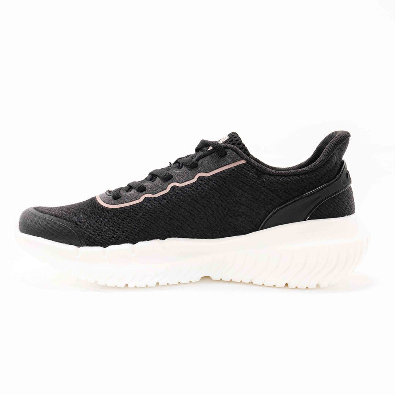 CROSS-TRAINING SHOES