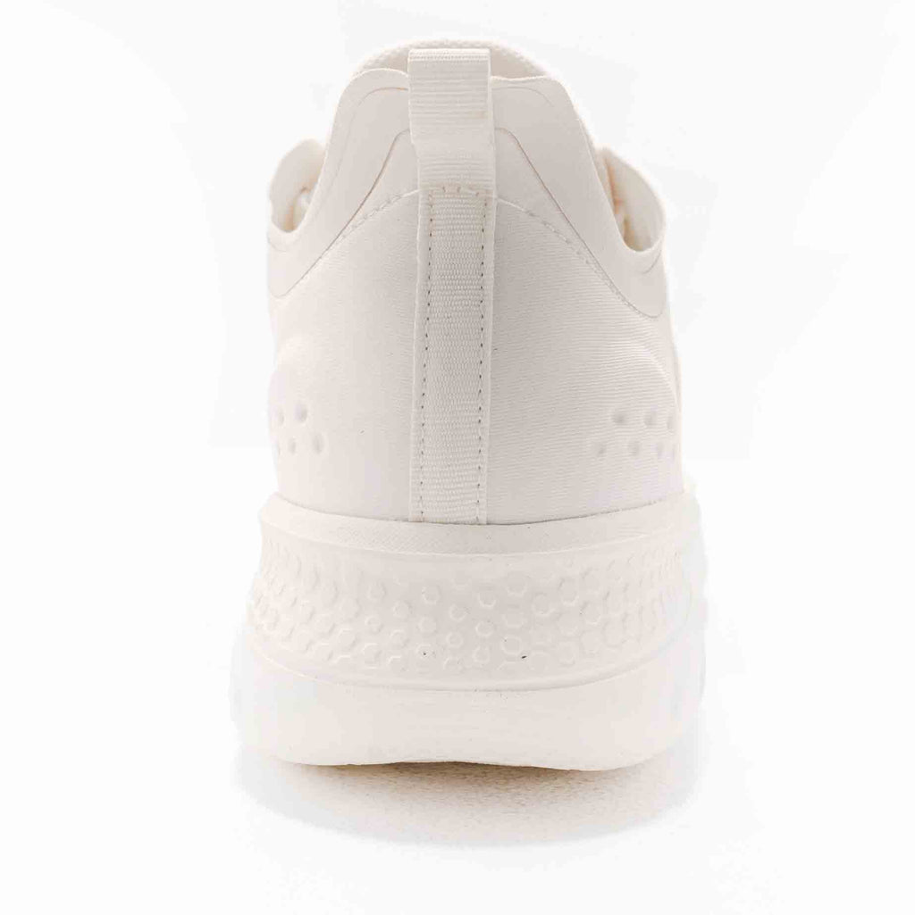 CROSS-TRAINING SHOES