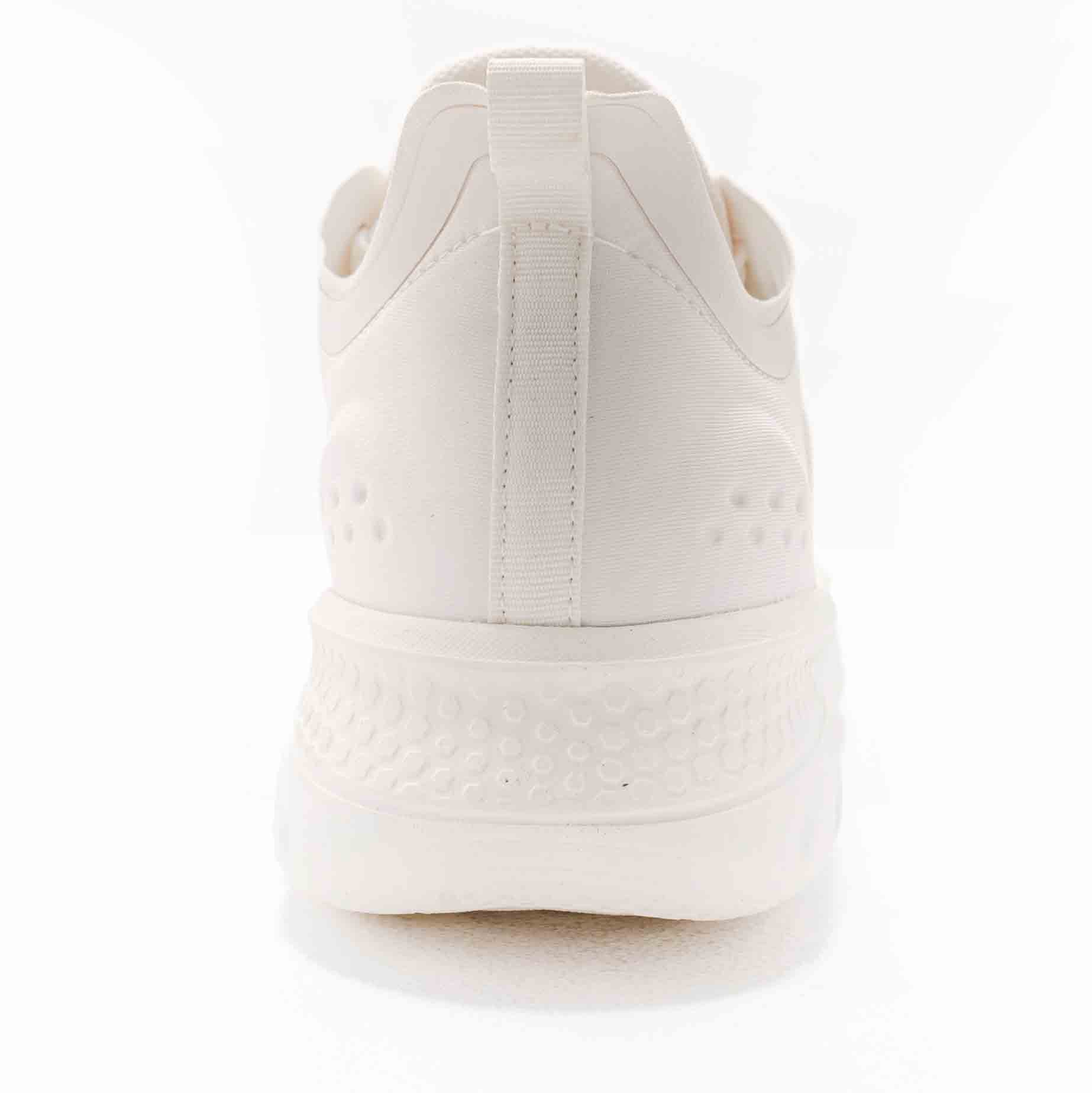 CROSS-TRAINING SHOES