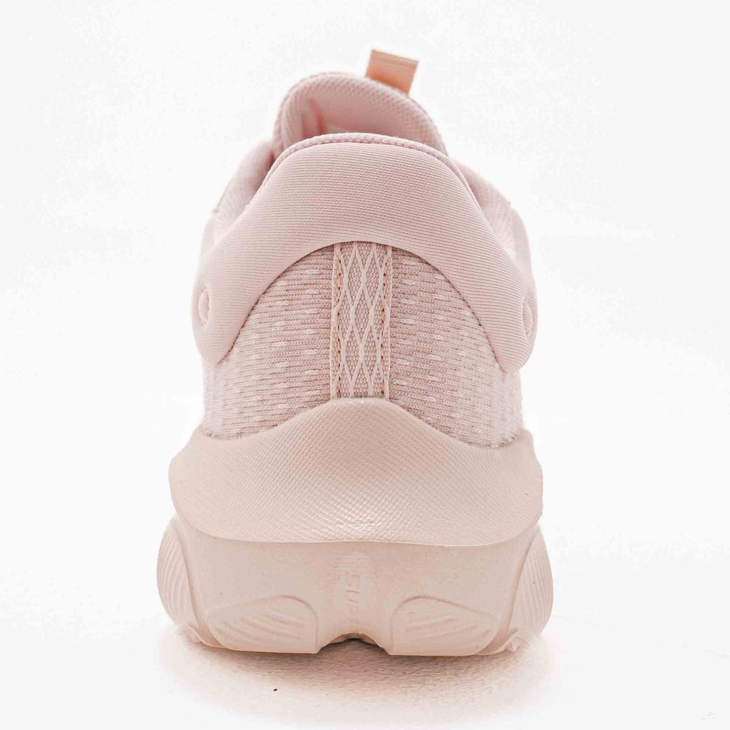 CROSS-TRAINING SHOES