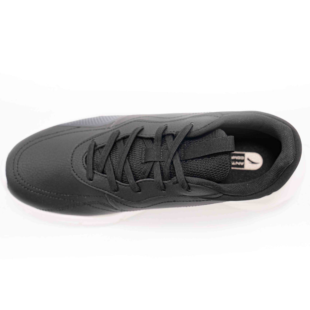 CROSS-TRAINING SHOES